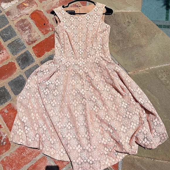 Jones NY beautiful summer dress! Peach colored lace. knee length. Size 4. - Picture 5 of 6
